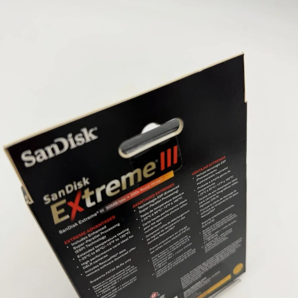 Retail SanDisk Extreme III 4 GB CompactFlash Memory Card (SDCFX3-004G-A31)